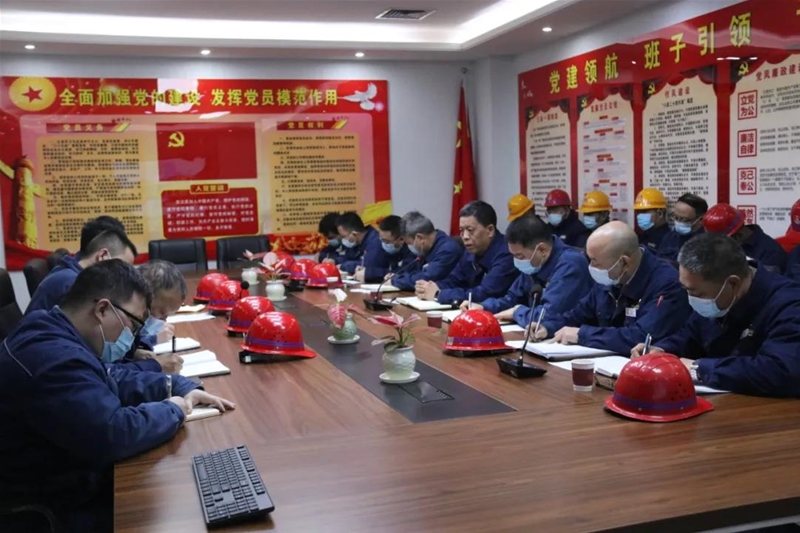 李都宏到軋鋼廠進(jìn)行春節(jié)前安全大檢查